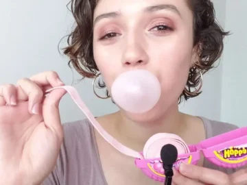 asmr chewing gum